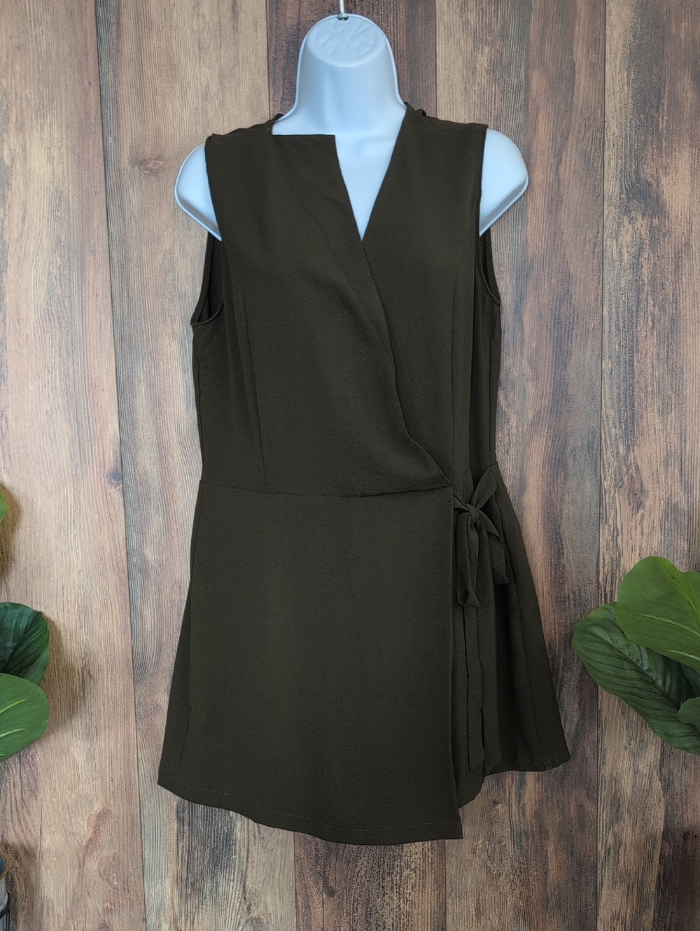 Colletta The Co-op Boutique Sleeveless Wrap Romper L         Q285